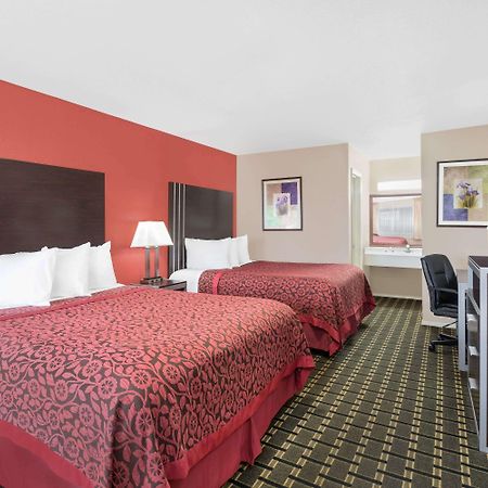 Days Inn By Wyndham College Station University Drive Bagian luar foto