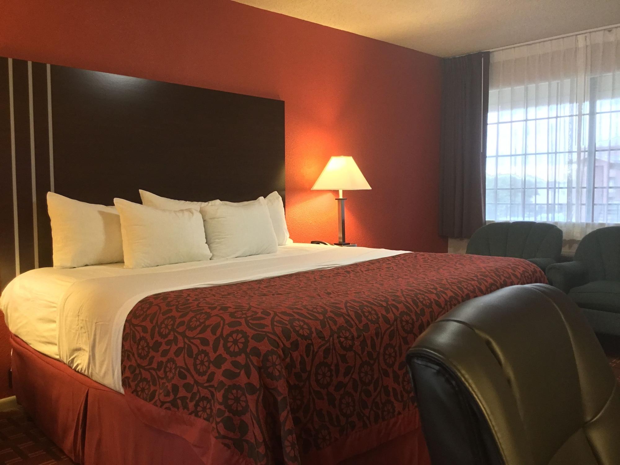 Days Inn By Wyndham College Station University Drive Bagian luar foto