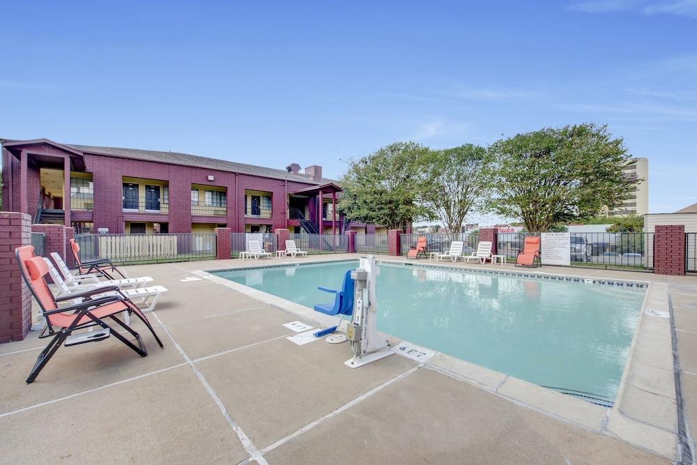 Days Inn By Wyndham College Station University Drive Bagian luar foto