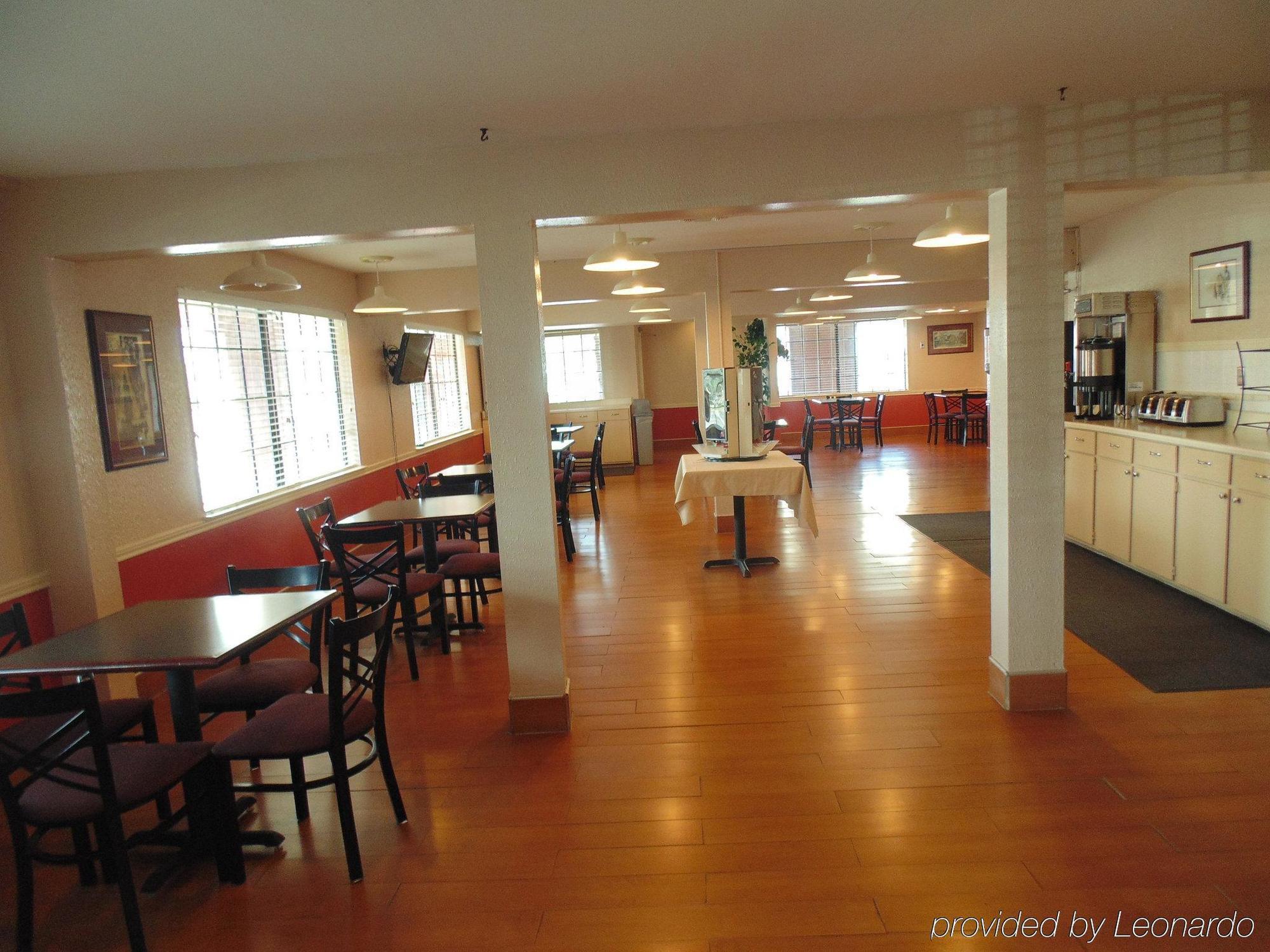 Days Inn By Wyndham College Station University Drive Bagian luar foto