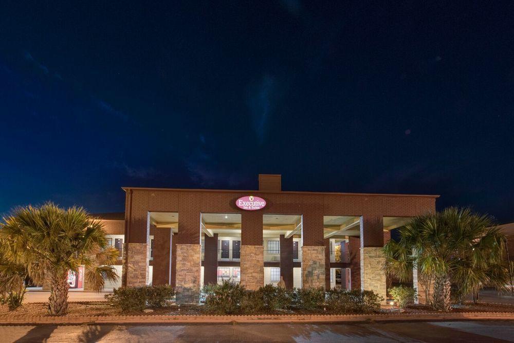 Days Inn By Wyndham College Station University Drive Bagian luar foto
