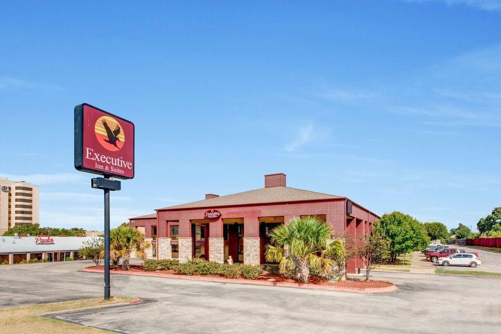Days Inn By Wyndham College Station University Drive Bagian luar foto