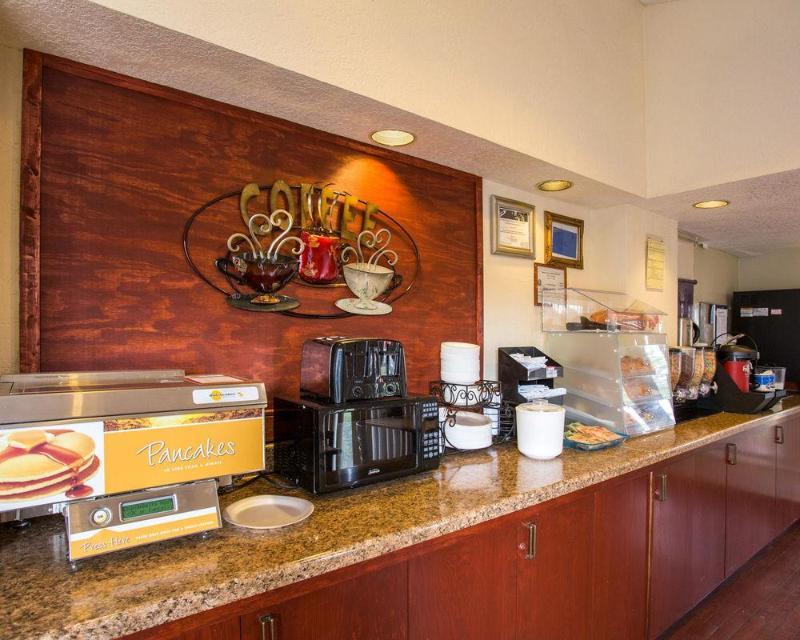 Days Inn By Wyndham College Station University Drive Bagian luar foto