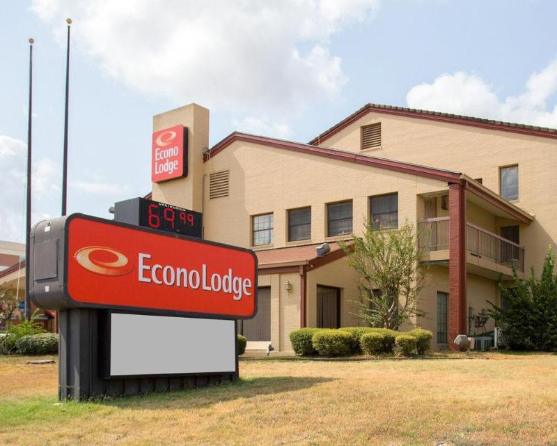 Days Inn By Wyndham College Station University Drive Bagian luar foto