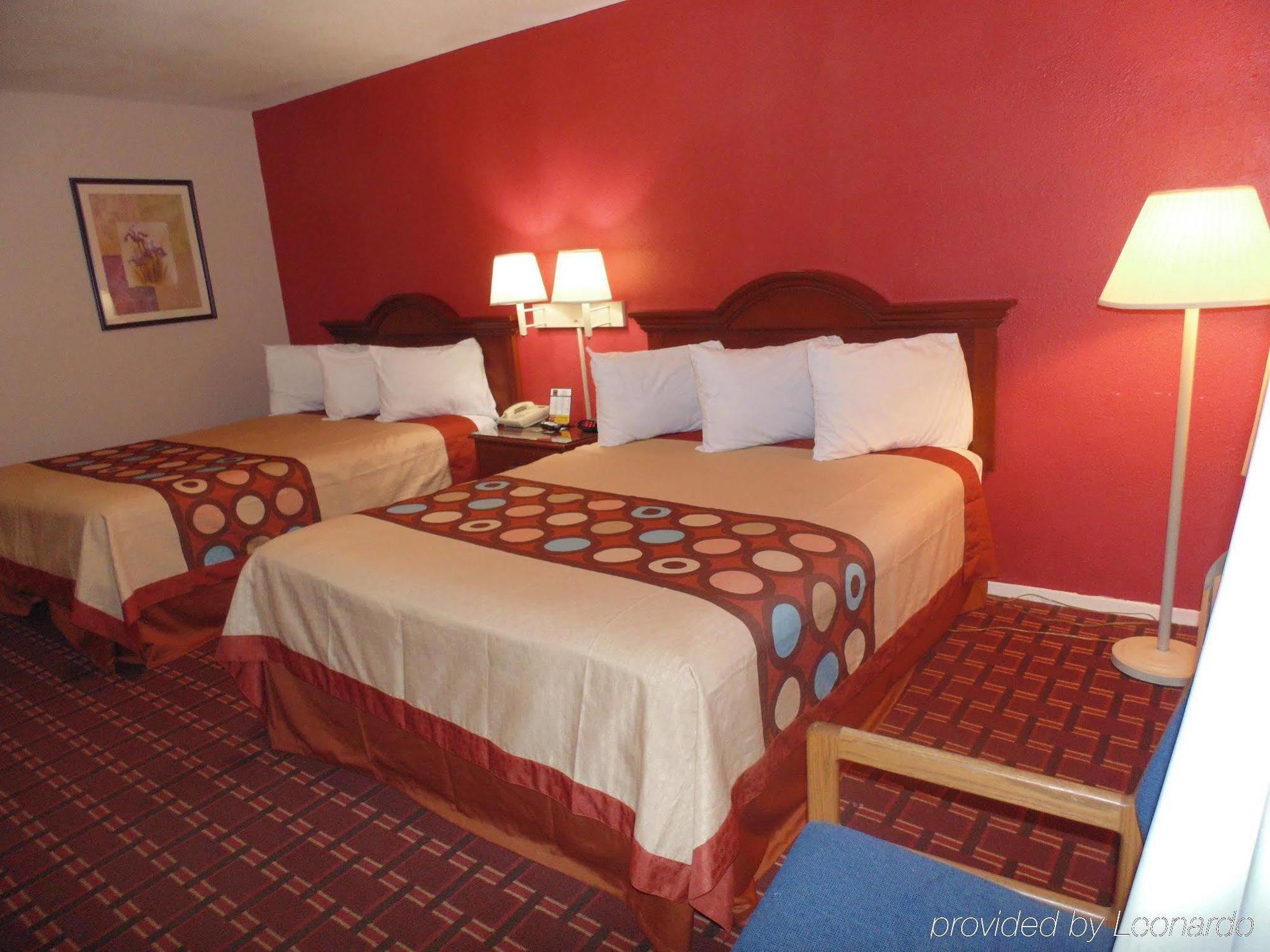 Days Inn By Wyndham College Station University Drive Bagian luar foto